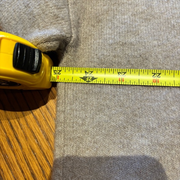 H & M Stylish Tan Sweater M - Picture 7 of 8